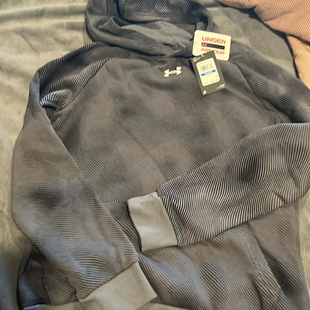 Youth size xl under armour hoodie